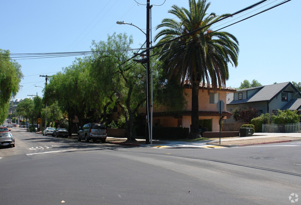 Primary Photo - 8209 Lemon Ave