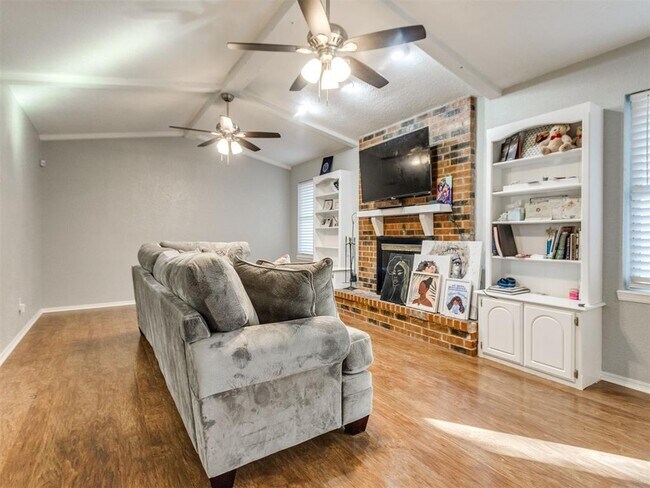 Foto del edificio - 4124 Overland Dr