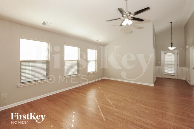 Foto del edificio - 432 Parkstone Dr