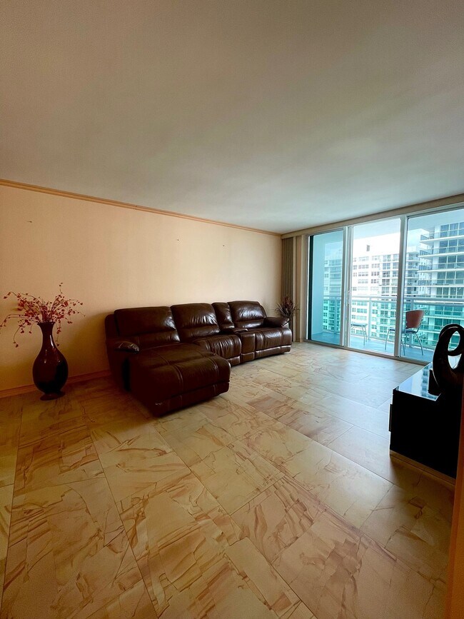 Building Photo - 3001 S Ocean Dr