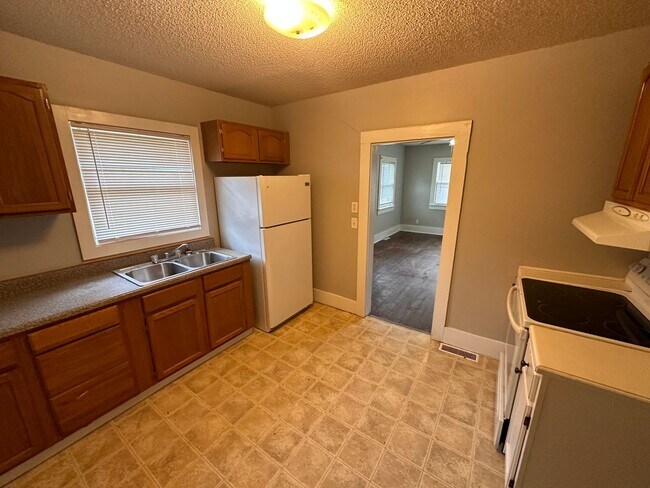 Foto del edificio - $825 - 2 bedroom/ 1 bathroom - Single Fami...