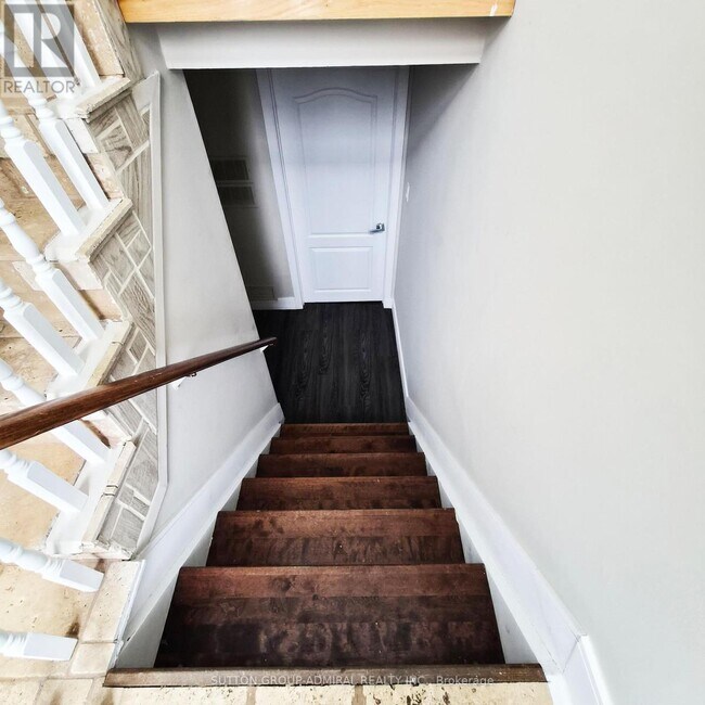 Photo du bâtiment - 104 Armitage Dr