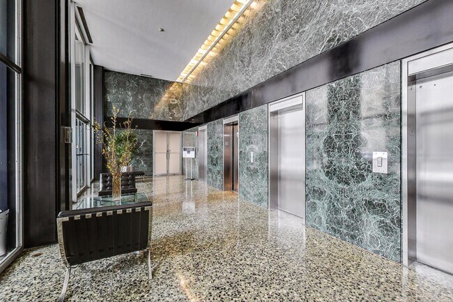 Foto del edificio - 900 N Lake Shore Dr