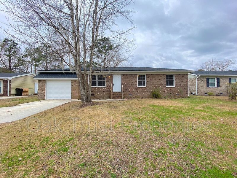 Primary Photo - 109 Red Cedar Dr