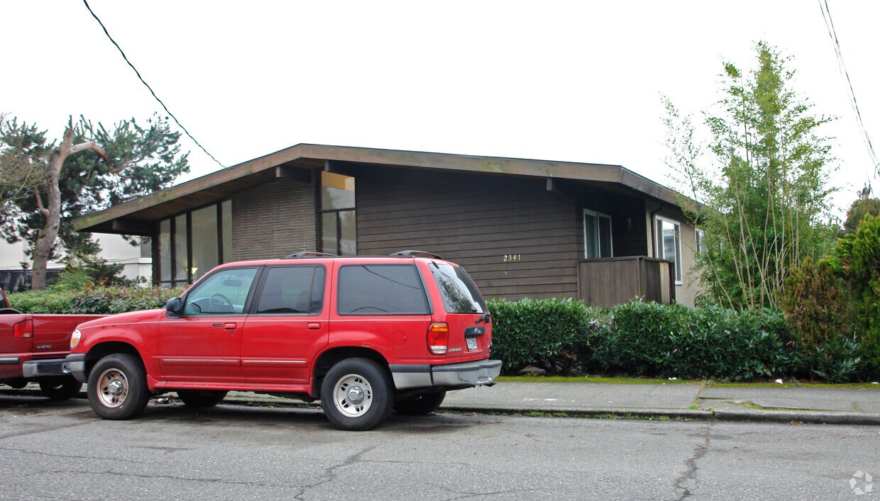 Primary Photo - Robertson Apartments