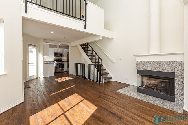 Building Photo - SoMa: Upgraded Townhouse Overlooking the G...