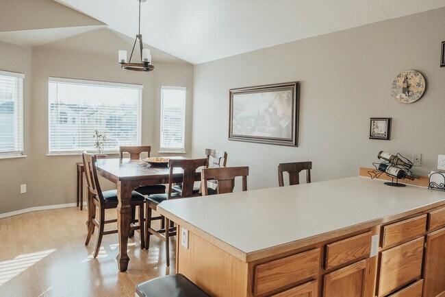 Foto del edificio - 5951 Ridgelake Cir