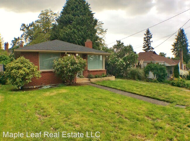 Foto del edificio - 2 br, 1 bath House - 10309 12th Ave NE