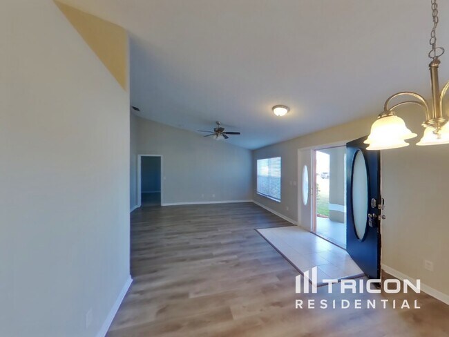 Foto del edificio - 4151 Candler Ave