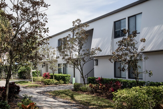 Palma Ceia by Innovo Living Hyde Park - Innovo Hyde Park Apartments