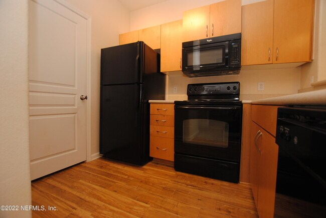 Foto del edificio - 8290 Gate Pkwy W