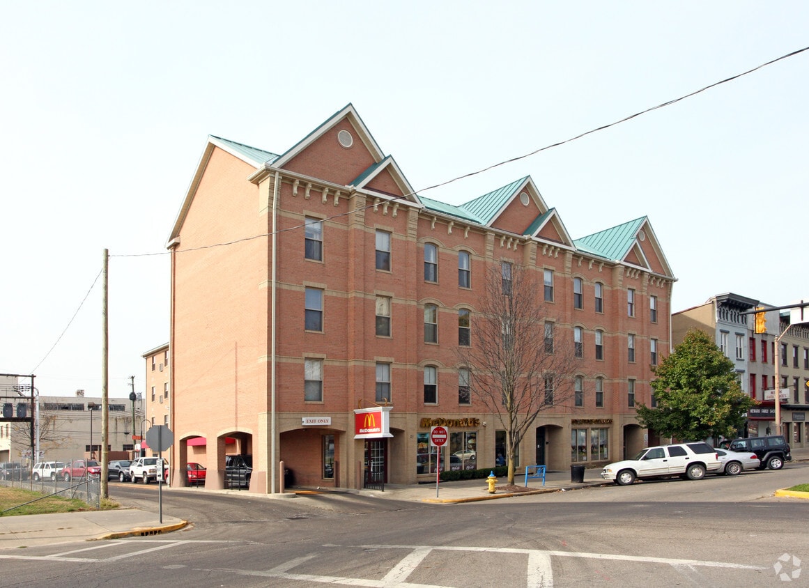 Primary Photo - Candlewick Commons