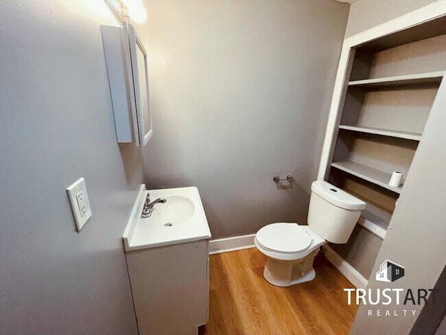 Foto del edificio - Studio apartment with backyard in Frankford