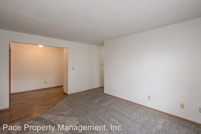 Building Photo - 2 br, 1 bath Apartment - 310 Finkbine Lane