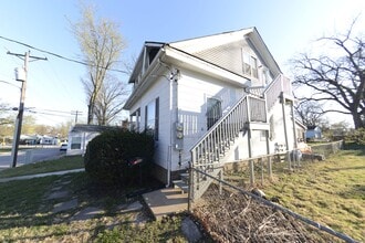 Building Photo - 1517 Waverly St