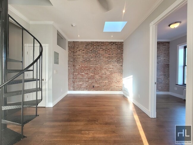 Building Photo - East 3rd Street