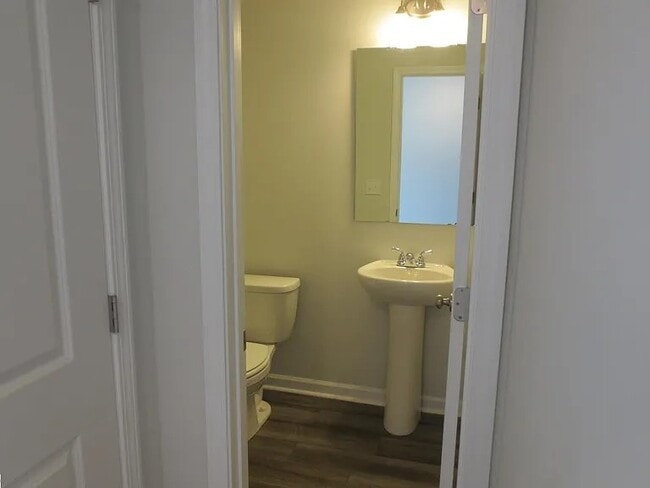 Building Photo - 11 Chalet Ct