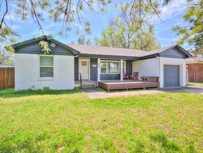 Building Photo - Beautiful Home Just Minutes from the OU Ca...