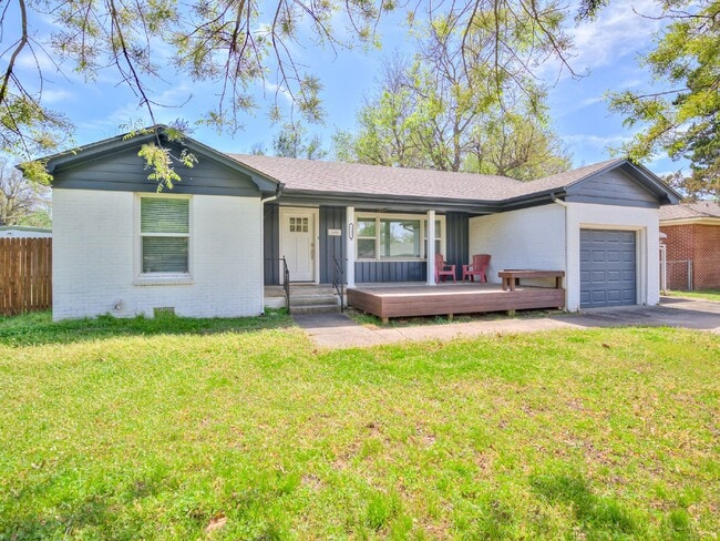 Building Photo - Beautiful Home Just Minutes from the OU Campus!