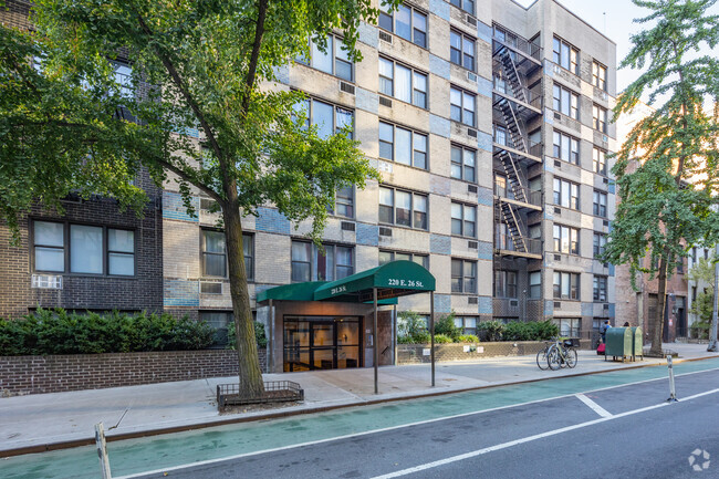 Building Photo - 220 E 26th St