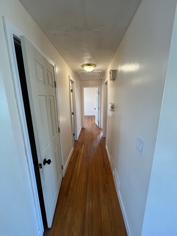 Foto del edificio - 9 Trinity Dr