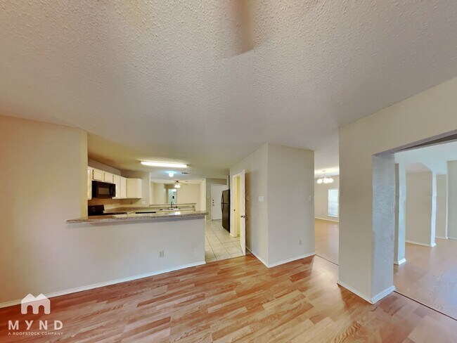 Building Photo - 3205 Meadowview Dr