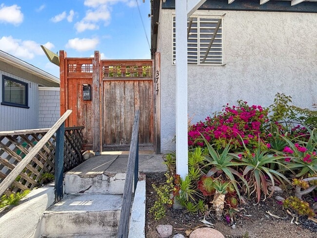 Building Photo - Charming 2BD/1BA House in Hillcrest W/ Min...