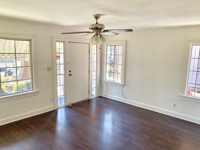 Main Living Room - 5737 Ruthelen St
