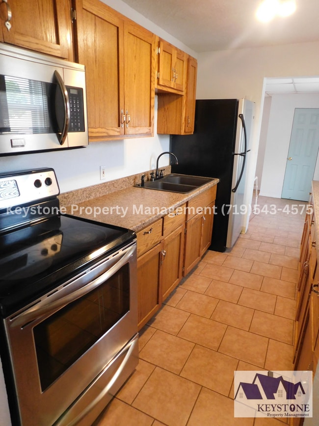 Building Photo - 819 Troy Ave