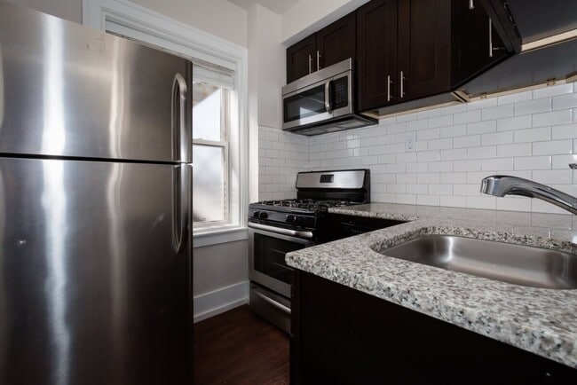 Building Photo - 6748 N Ashland Ave