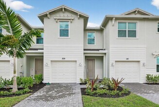 Building Photo - 309 SE Crossoak Ln