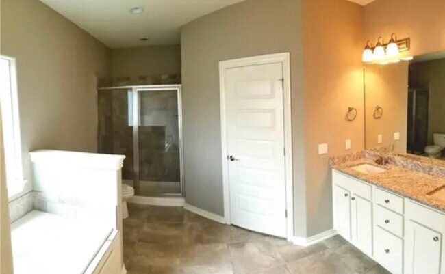 Building Photo - 4401 SW Layton Rd