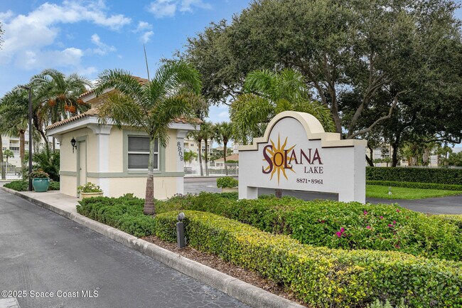 Foto del edificio - 8871 Lake Dr