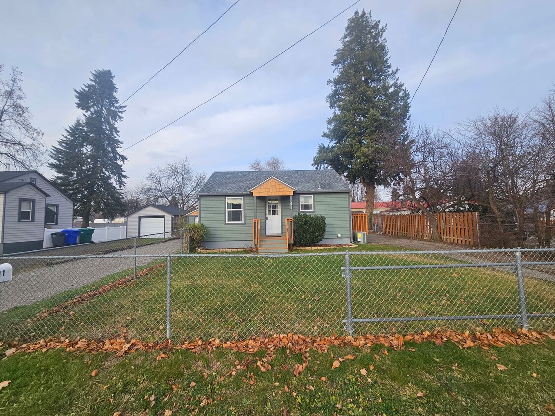 Primary Photo - Beautiful Home in the Valley