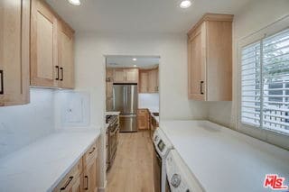 Foto del edificio - 8310 Pershing Dr