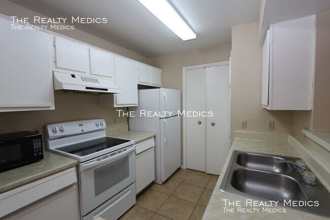 Foto del edificio - Regency Gardens 2/1 Condo Available NOW!!