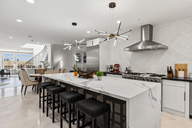 Breakfast bar and island - 302 Carnation Ave