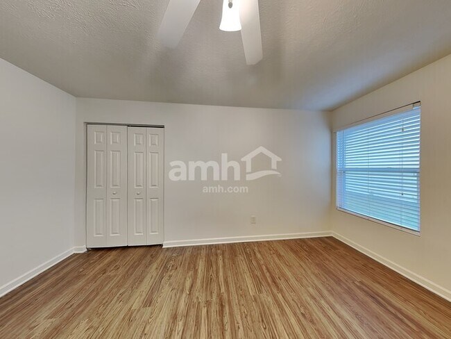 Foto del edificio - 617 Creek Oak Dr
