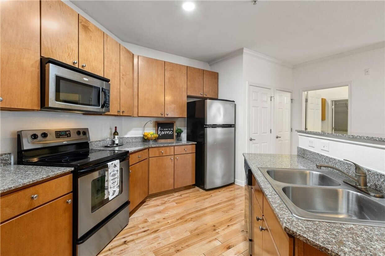 Building Photo - PRE-LEASE 2025/2026: Poolside 2-Bedroom, 2...