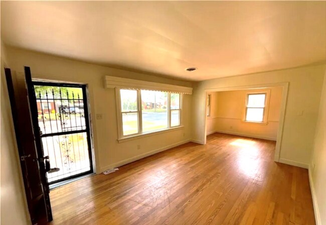 Foto del edificio - 3 Bedroom / North Avenue, 23222