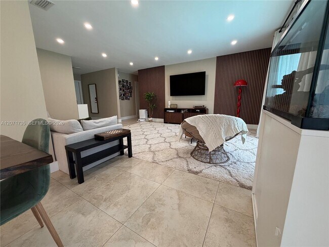 Foto del edificio - 8203 NW 37th St