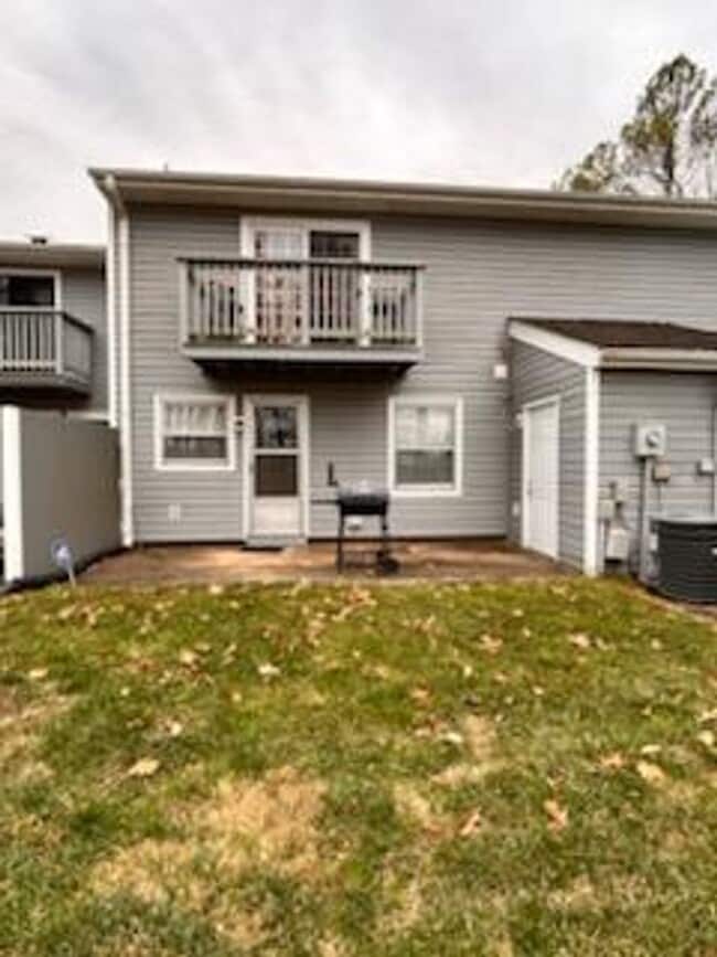 Building Photo - Stunning 3 bedroom/3 bathroom home with AMAZING lake view!