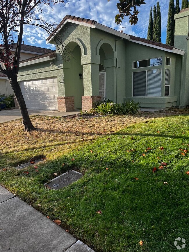 Building Photo - 6908 Sandy Souza Way