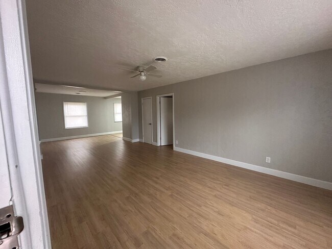 Foto del edificio - Single Family Home