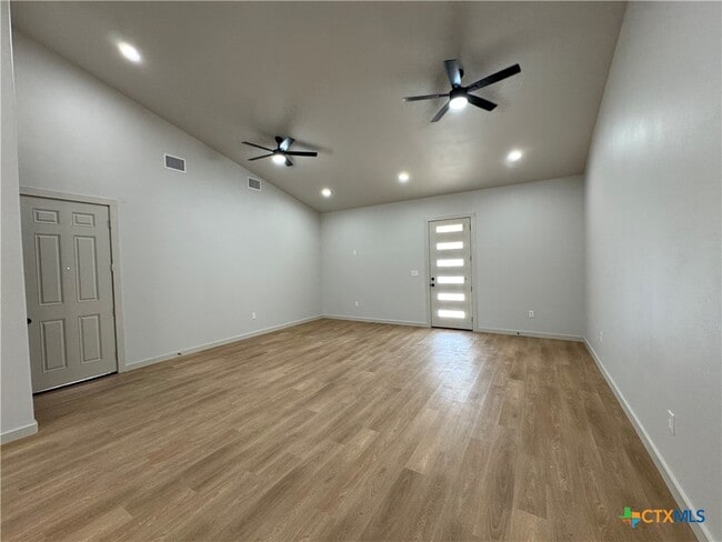 Building Photo - 318 Warehouse Rd