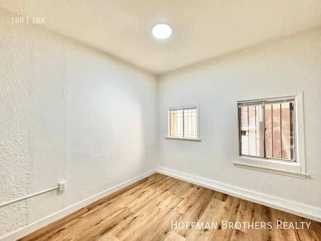 Foto del edificio - 739 Normandie Ave