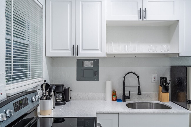 Foto del edificio - 975-977-977 SW 10th St