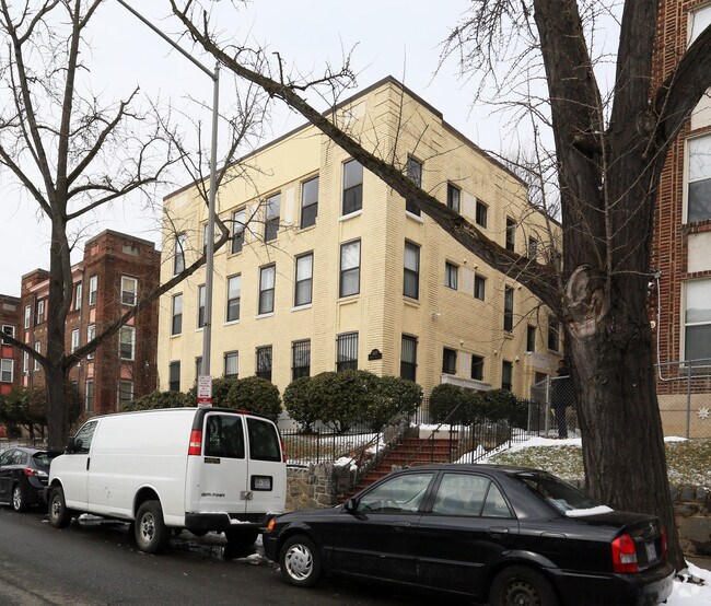 Building Photo - 1437 Spring Rd NW