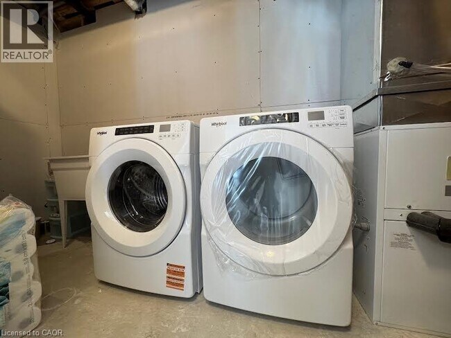 Photo du bâtiment - 21 Urbane Blvd