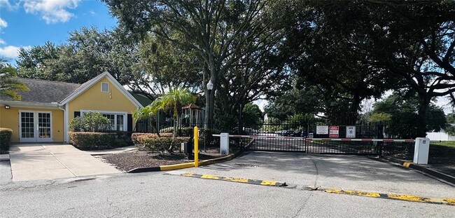 Building Photo - 2071 Dixie Belle Dr